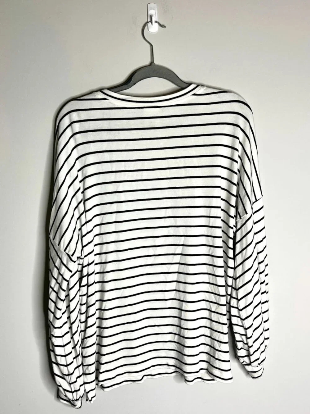 Cabi 5746 Relax Game Day Striped Sweatshirt Spring 2020 Medium Nautical Preppy - Picture 5 of 5